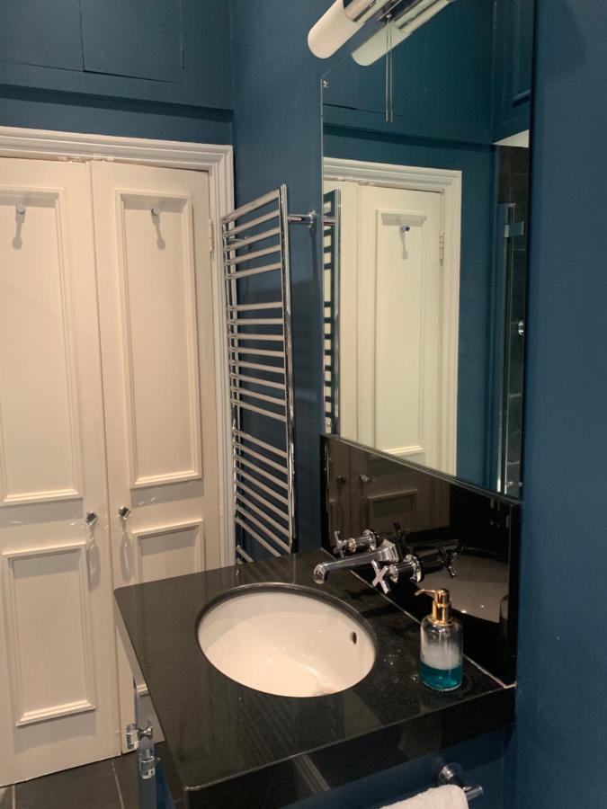 Charming And Full Of Character Apartment London Ngoại thất bức ảnh