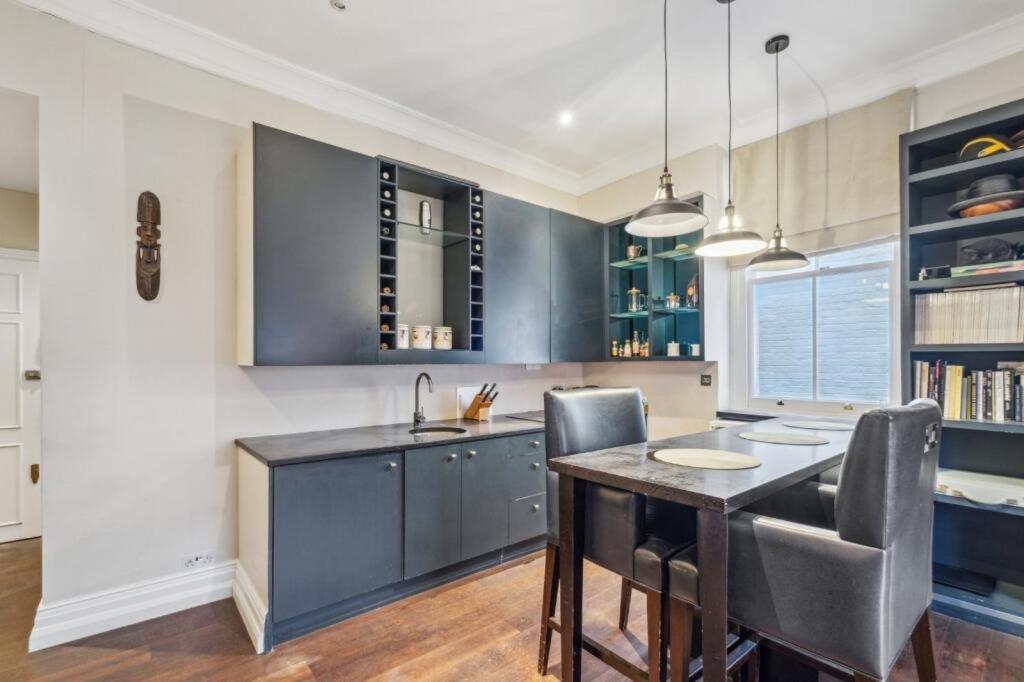 Charming And Full Of Character Apartment London Ngoại thất bức ảnh