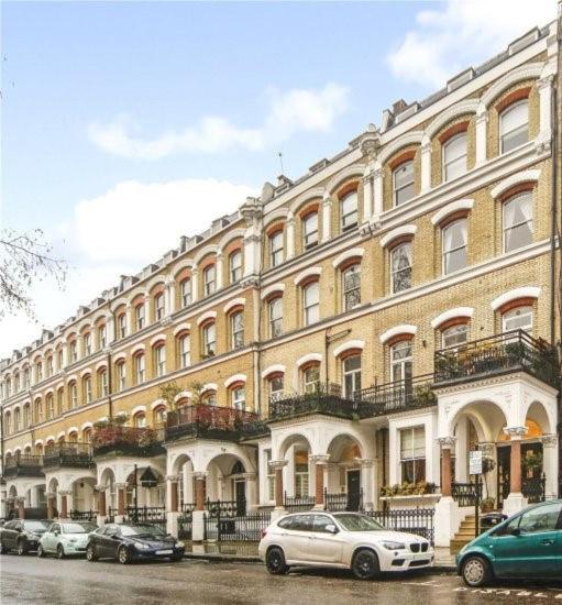 Charming And Full Of Character Apartment London Ngoại thất bức ảnh