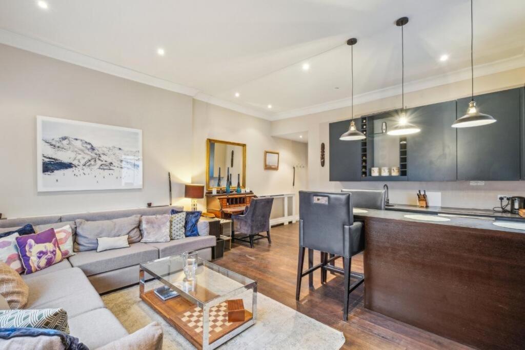 Charming And Full Of Character Apartment London Ngoại thất bức ảnh